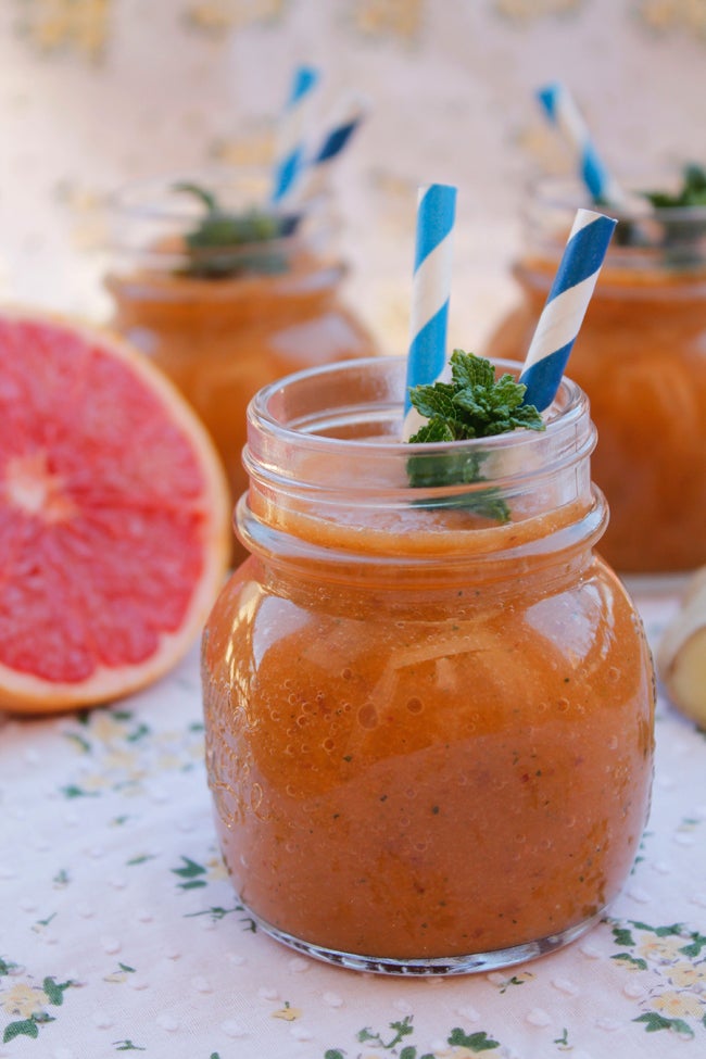 Zumo detox de zanahoria, manzana y pomelo