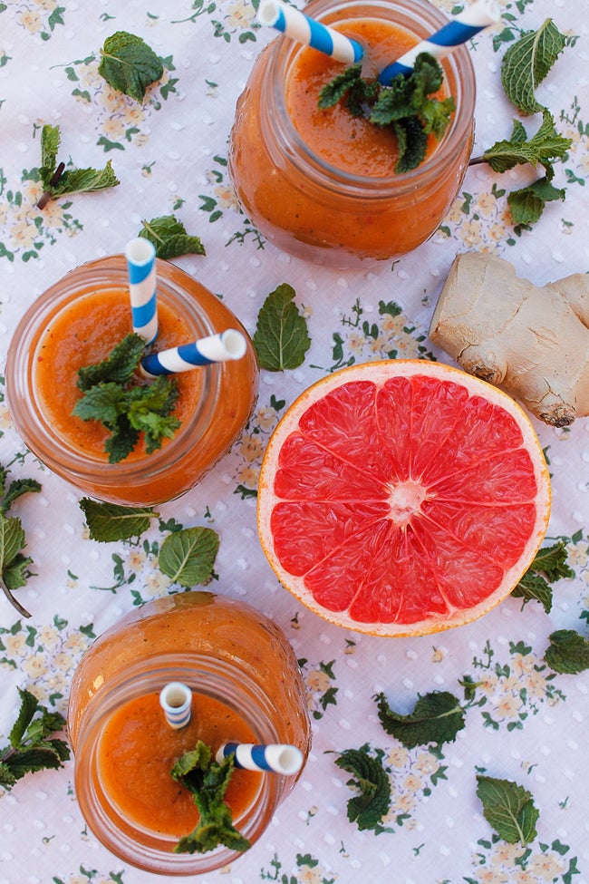 Zumo detox de zanahoria, manzana y pomelo