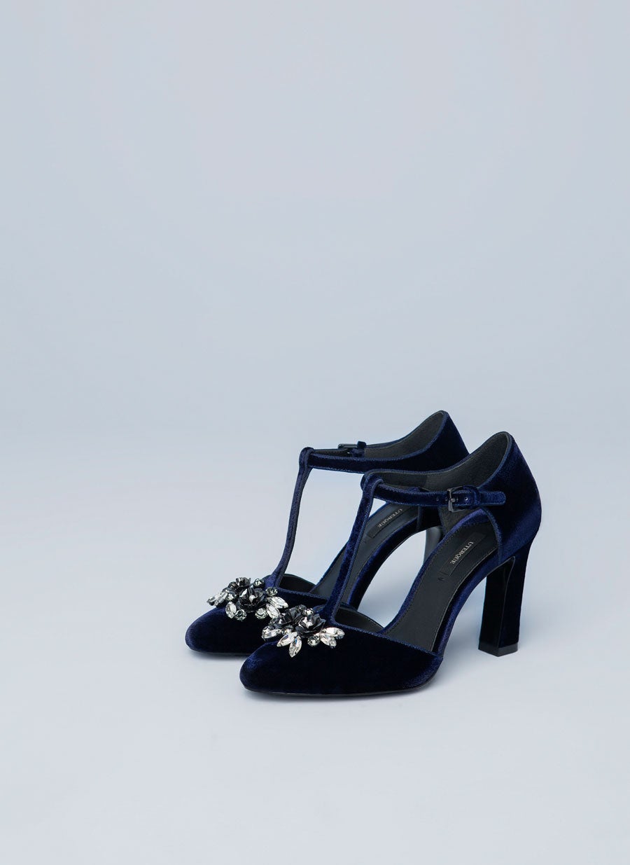 Zapatos de tacón de fiesta para Navidad: de terciopelo azul de Uterqüe |  mujerhoy.com